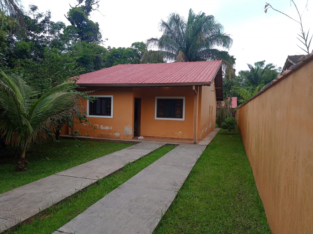 Linda Casa no Centro do Bairro do Guaraú a Poucos Minutos da Praia